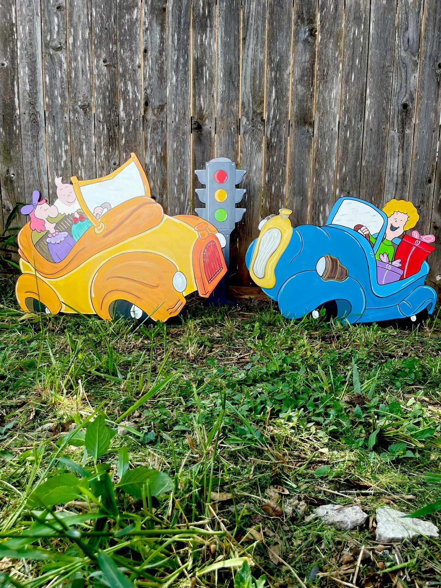 Village Cars with Traffic Lights WOOD Yard Art Decorations